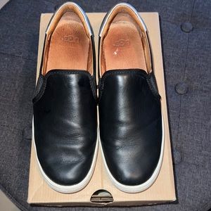 UGG Womens Sneaker Size 8 Cas Slip-On Black Leather